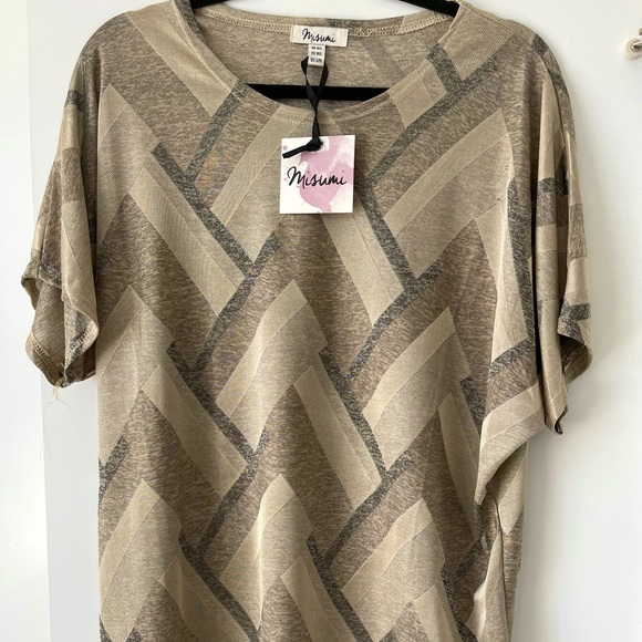 New! Loose fit long top. M/L - Picture 2 of 2